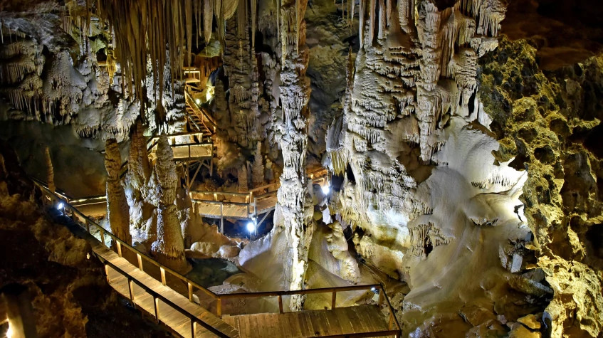 Daily Karaca Cave- Limni Lake Tour