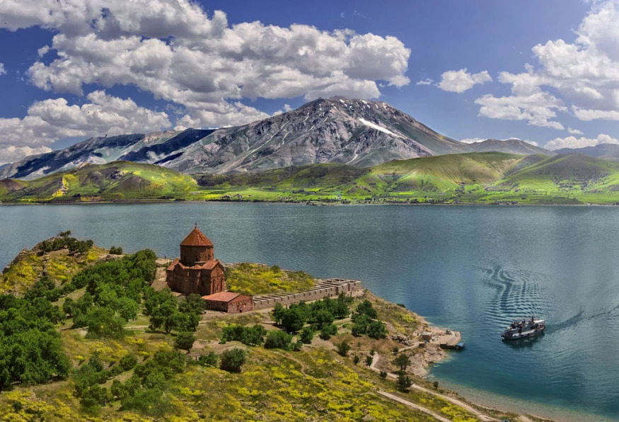 Daily Akdamar Island & Van Lake Tour from Bitlis